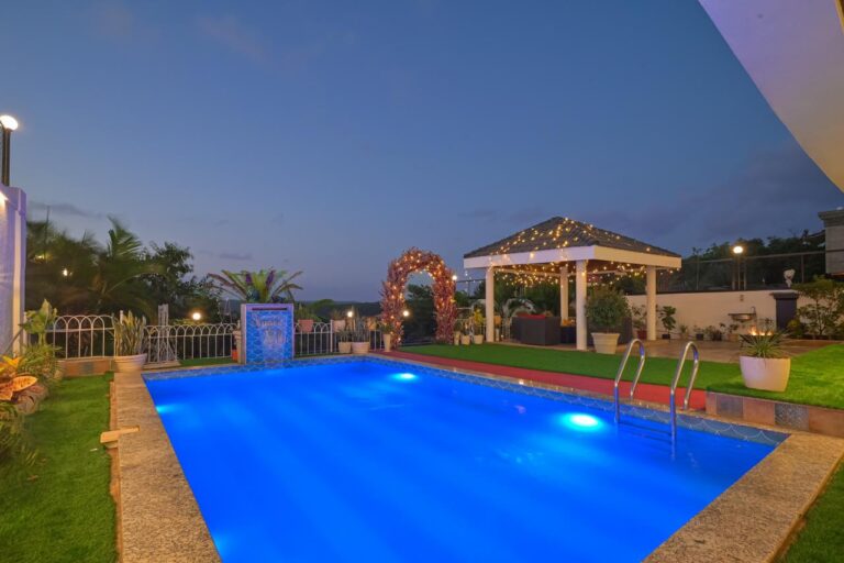 Private Pool withGazebo